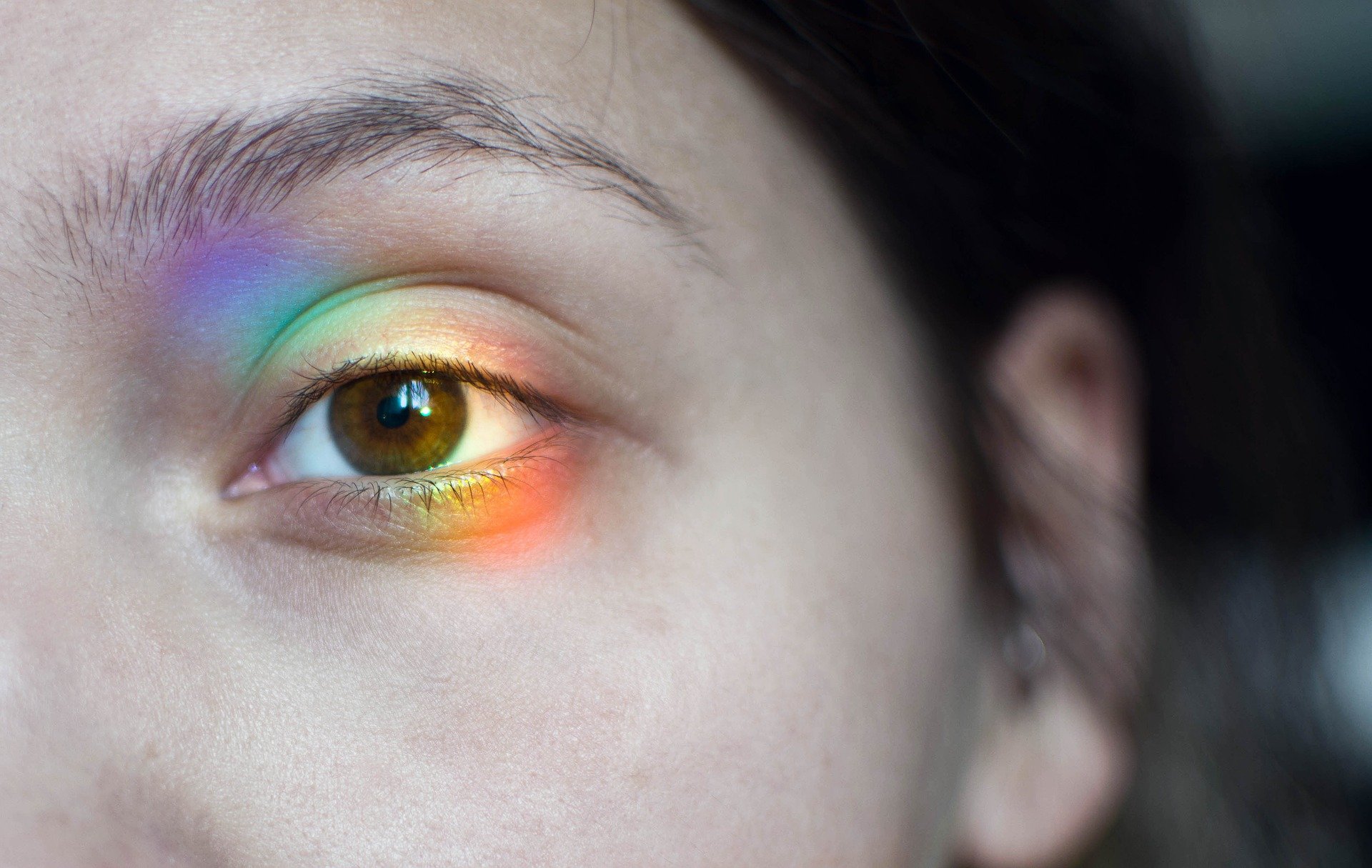 Regenbogenfarben auf einem Auge - individuelle Musik schreiben