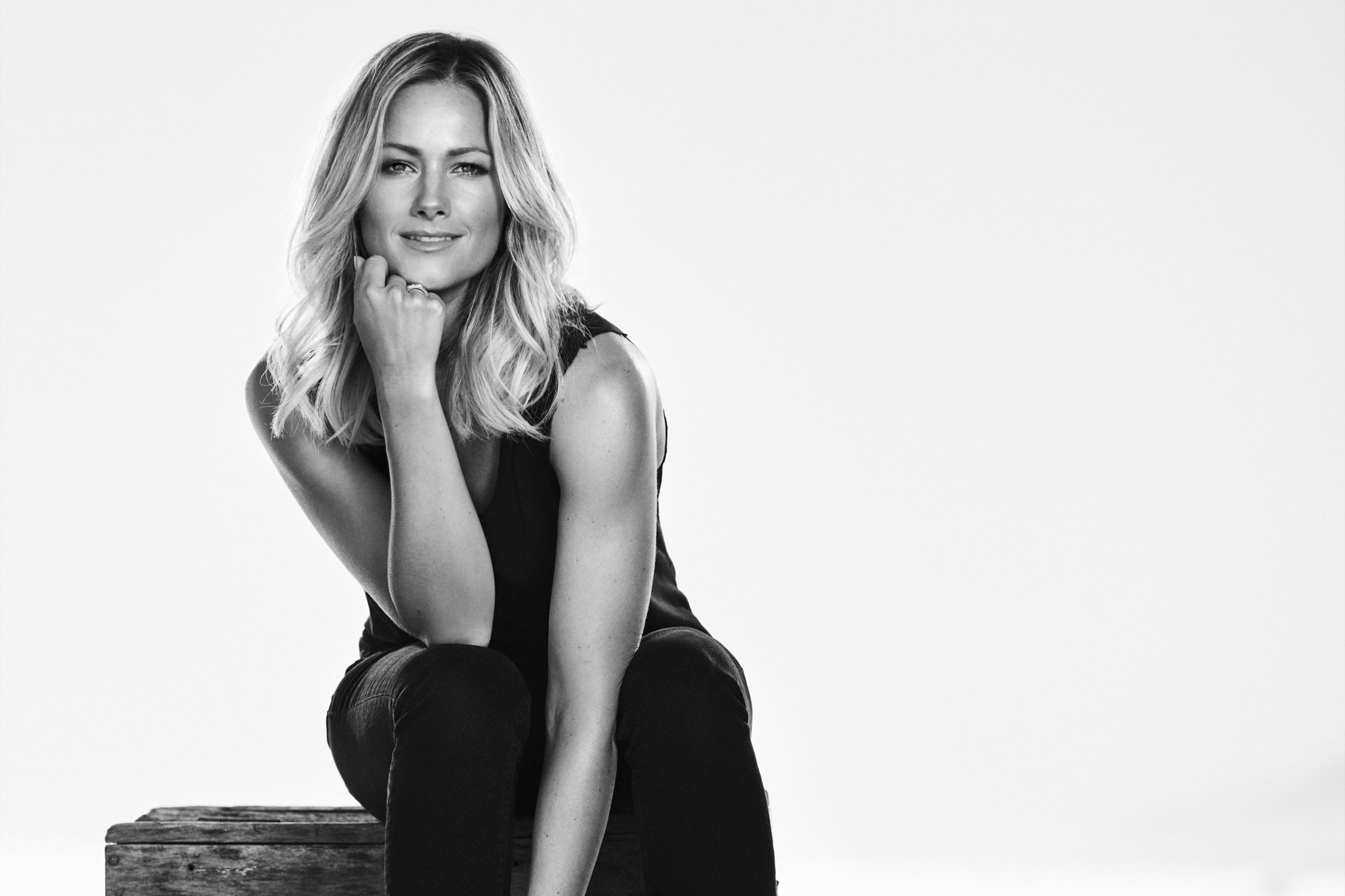 Ein schwarz-weiß-Portrait der deutschen Musikerin Helene Fischer