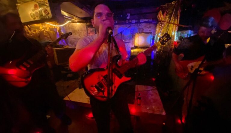 Die Band Catch As Catch Can bei ihrem Auftritt in Hamburg