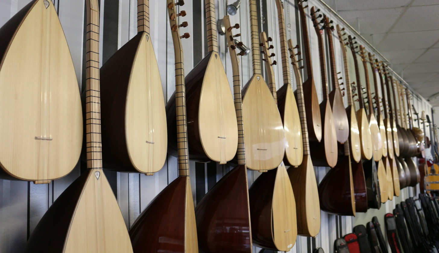 Türkische und griechische Musikinstrumente haben viel Gemeinsamkeiten und sind kulturell stark miteinander verbunden.