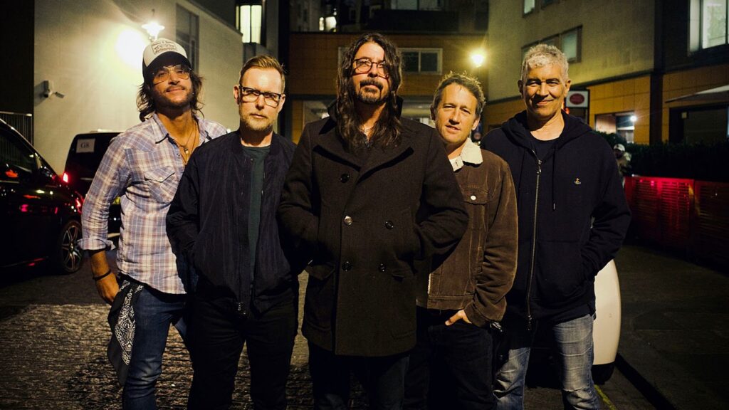 Foo Fighters - But Here We Are v.L.n.R. Rami Jaffee, Chris Shiflett , Dave Grohl, Nate Mendel, Pat Smears @ Danny Clinch/Offizielles Pressebild