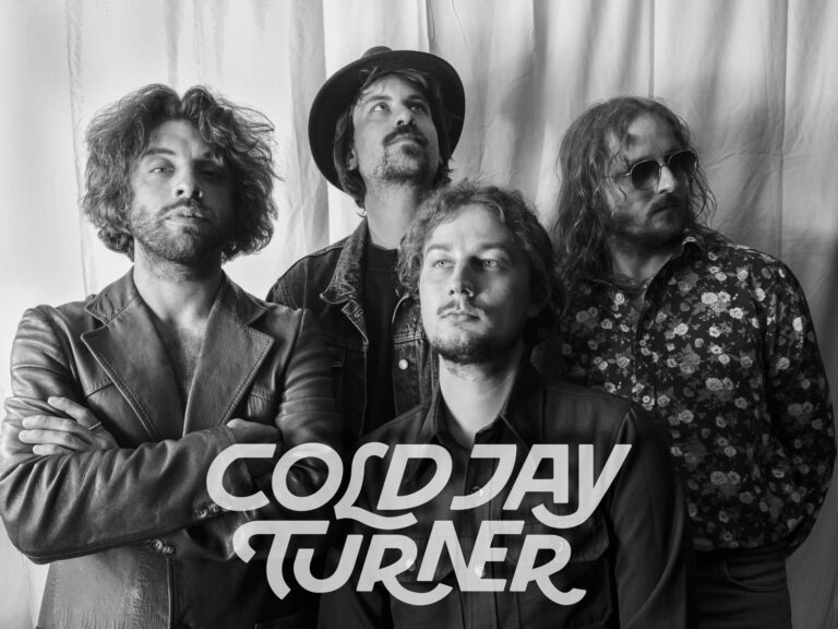 Handgemachte Musik, ehrliche Texte, und eine Performance, die unter die Haut geht – das ist Cold Jay Turner.